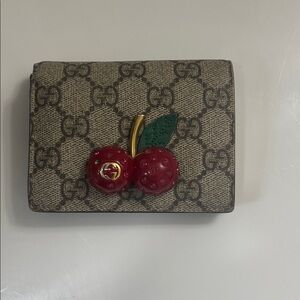 Gucci GG Supreme Cherry🍒 Wallet 476050.1147 • Crystal Cherry Motif Discontinued